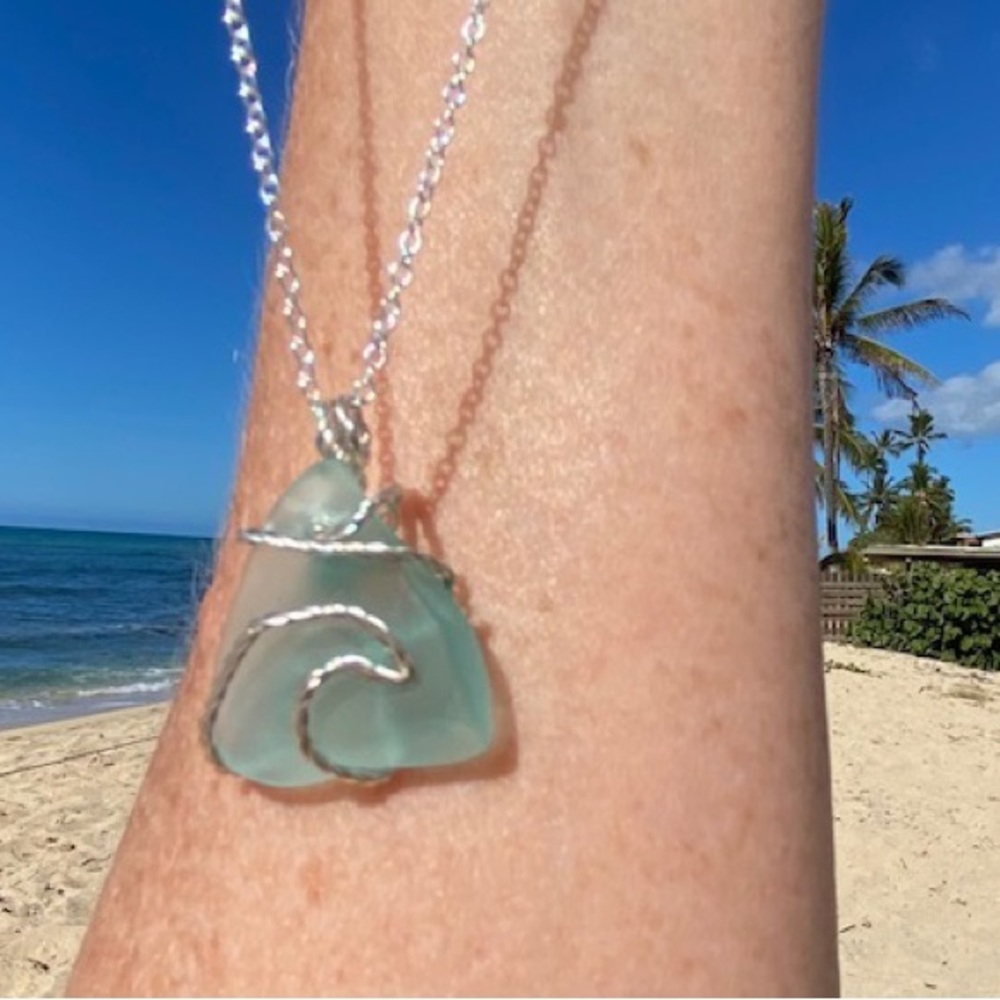 Silver ocean wave sea glass pendant sterling silver necklace Hawaii seaglass - Picture 3 of 4